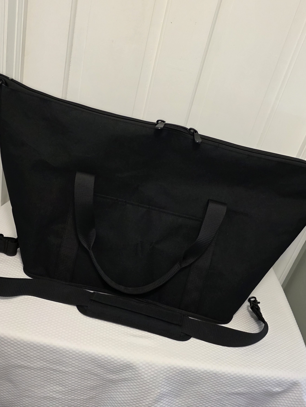 EC Lo & Sons Catalina Deluxe Large Black Weekender Tote W/Detachable Strap - Picture 14 of 15
